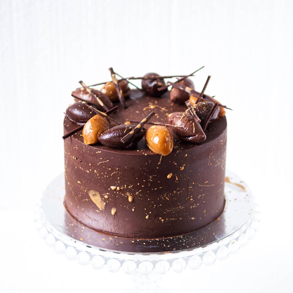 Chocolate salted caramel cake home delivery in London